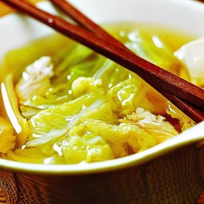 Китайский суп из капусты с курицей