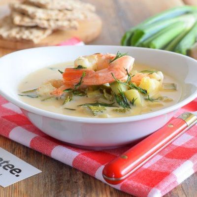 Сырный суп с креветками и кабачками