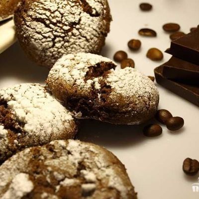 Шоколадное печенье с корицей и кофе