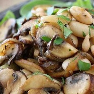 Постный салат с грибами и фасолью