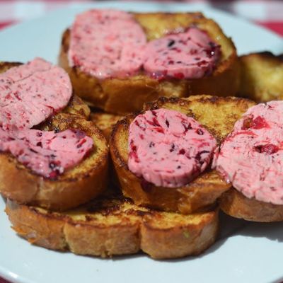Французские тосты с ягодным маслом