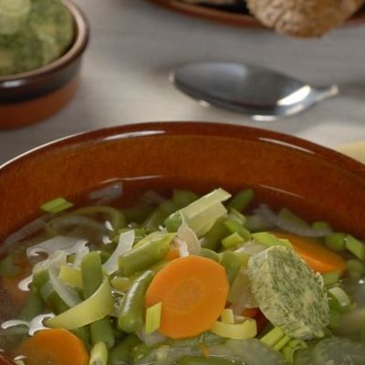 Овощной суп с зеленым маслом
