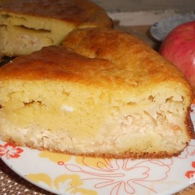 Пирог с яблоками и творожной начинкой