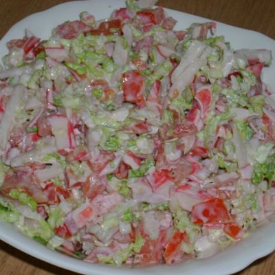 Салат из крабовых палочек с помидорами