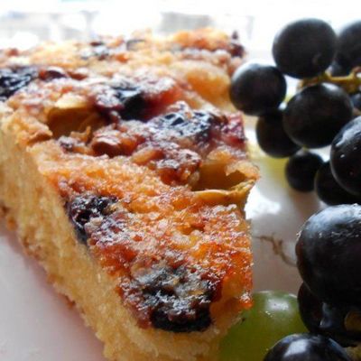 Медово-винный пирог с виноградом
