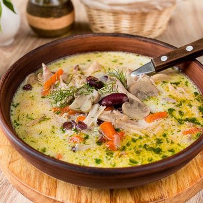 Густой суп из кролика с фасолью и грибами