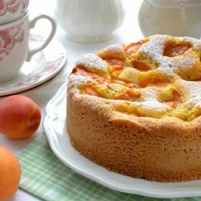 Тосканский пышный кукурузный пирог с абрикосами