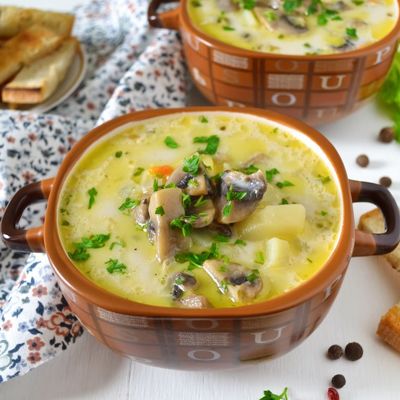 Cырный суп с мясом и грибами в мультиварке