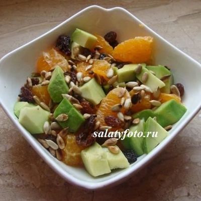 Фруктовый салат с мандаринами и авокадо
