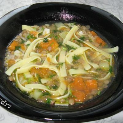 Постный суп из зелёной чечевицы с лапшой