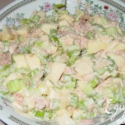 Салат с тунцом.