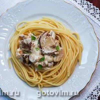 Спагетти с соусом из белых грибов