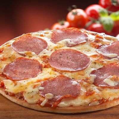 Классическая пицца с колбасой