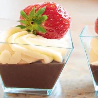 Сливочно-шоколадный десерт в стаканчиках