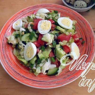 Овощной салат с перепелиными яйцами