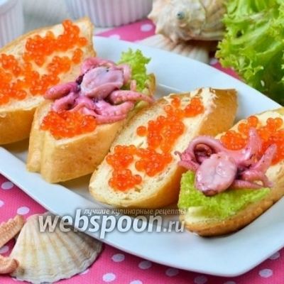 Бутерброды с осьминогами и красной икрой