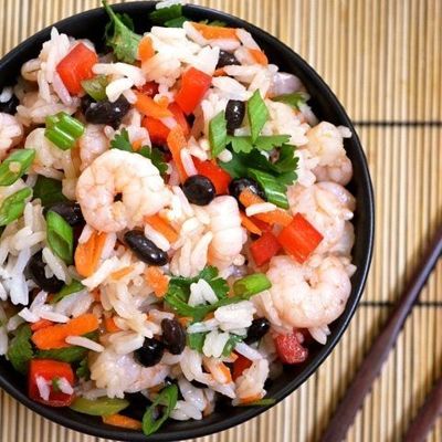 Салат с рисом и креветками