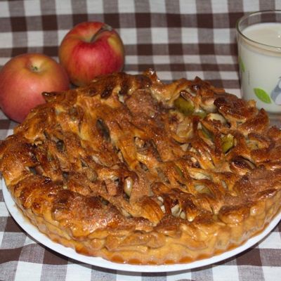 Пирог с яблоками из дрожжевого теста