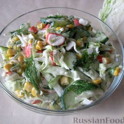 Витаминный салат с крабовыми палочками