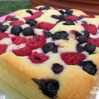 Сметанный пирог с ягодами