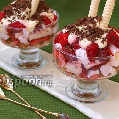 Десерт из клубники с зефиром