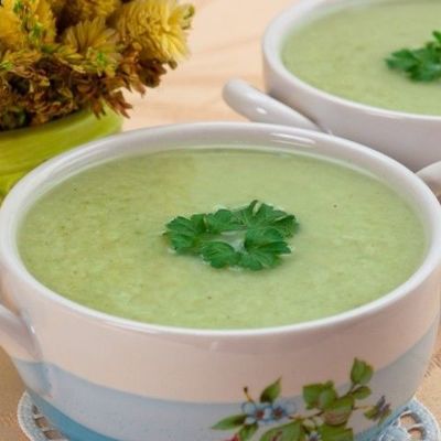 Диетический крем-суп из брокколи