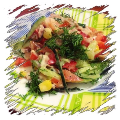 Салат с копченой курицей, овощами и кукурузой