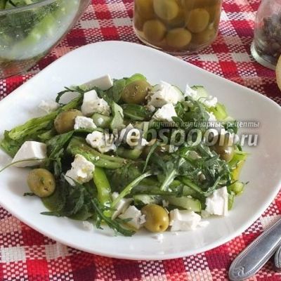 Зелёный салат с сербской брынзой