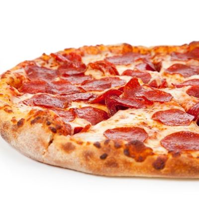 Пицца в домашних условиях с колбасой и сыром