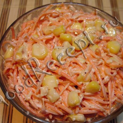 Салат из моркови с сыром и кукурузой