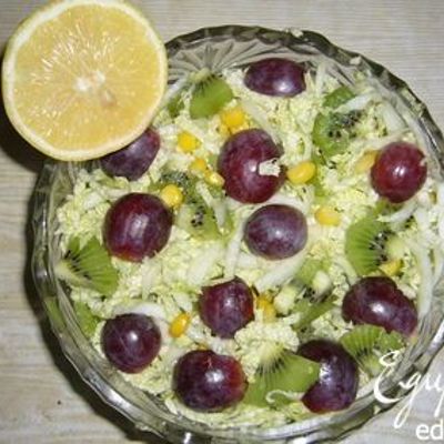 Салат с киви и виноградом
