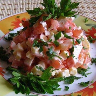Салат с крабовыми палочками и сыром