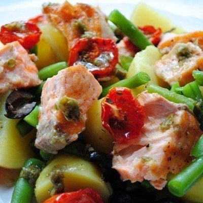 Теплый салат с лососем