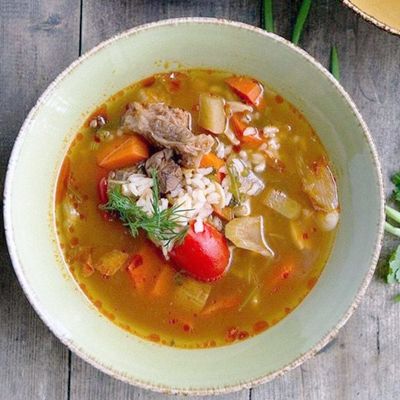 Суп с овощами, мясом и рисом