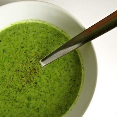 Зеленый крем-суп из шпината и бобовых