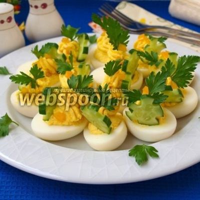 Яйца фаршированные сыром фета