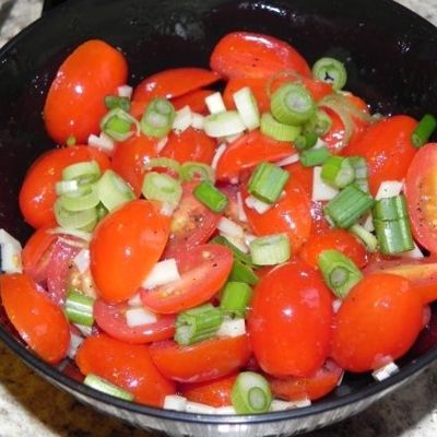Салат с помидорами черри