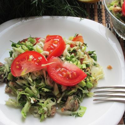 Салат из капусты с сардинами