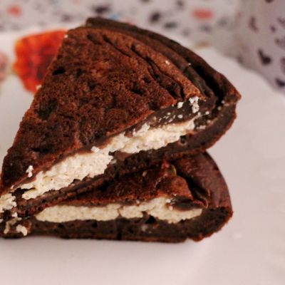 Шоколадно-творожный пирог на сковороде