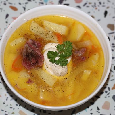 Картофельный суп с тушенкой