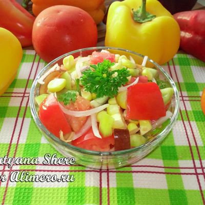 Салат из помидоров с кукурузой