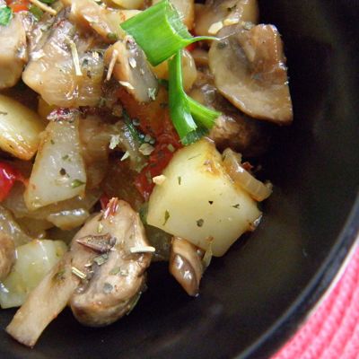 Сытное грибное соте с картошкой - рецепты турецкой кухни с советами