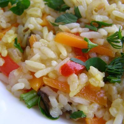 Сытное блюдо из риса, грибов и овощей: еще один вариант плова для постного стола