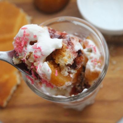 Трайфл с творожным кремом, вареньем и абрикосом - простой рецепт десерта