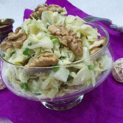 Диетический салат из капусты с яйцами простой и недорогой рецепт