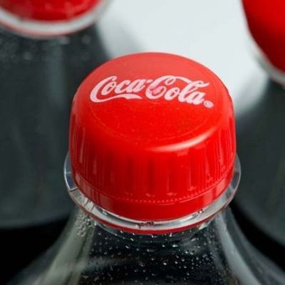 10 оригинальных способов использования Кока-колы в быту
