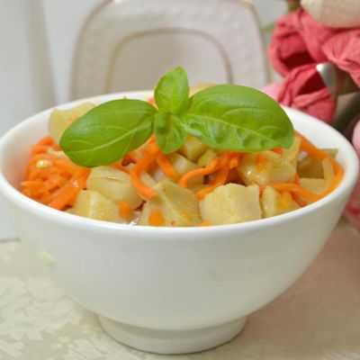 Вкусная пикантная закуска из белых грибов и морковки по-корейски