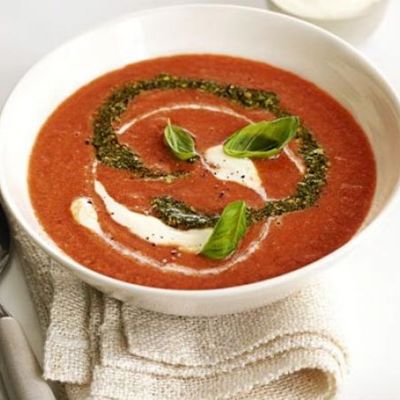 Томатный суп с соусом песто: быстрый, насыщенный и вкусный