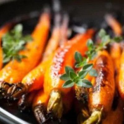 Ароматная и румяная морковь в духовке