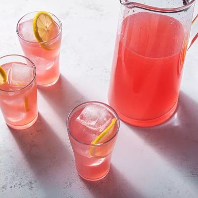 Освежающий розовый лимонад на клюквенном соке